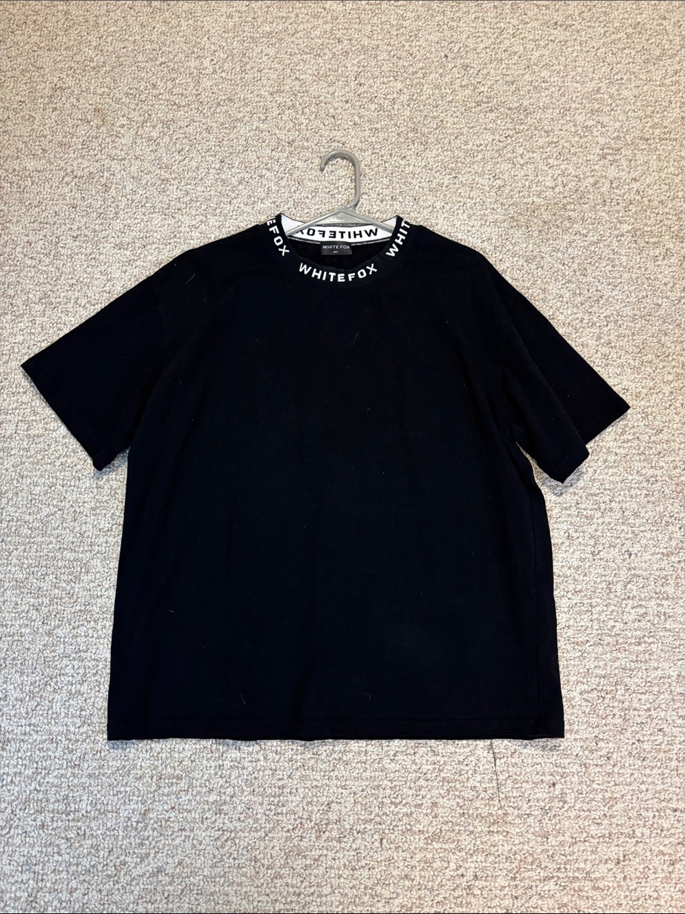 White Fox Boutique Black Logo-Trim Crew Tee M/L